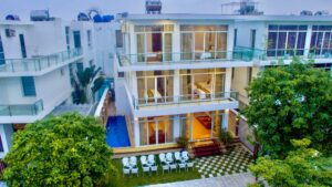 Villa 9 Phòng Ngủ - Cách Biển Khoảng 100m
